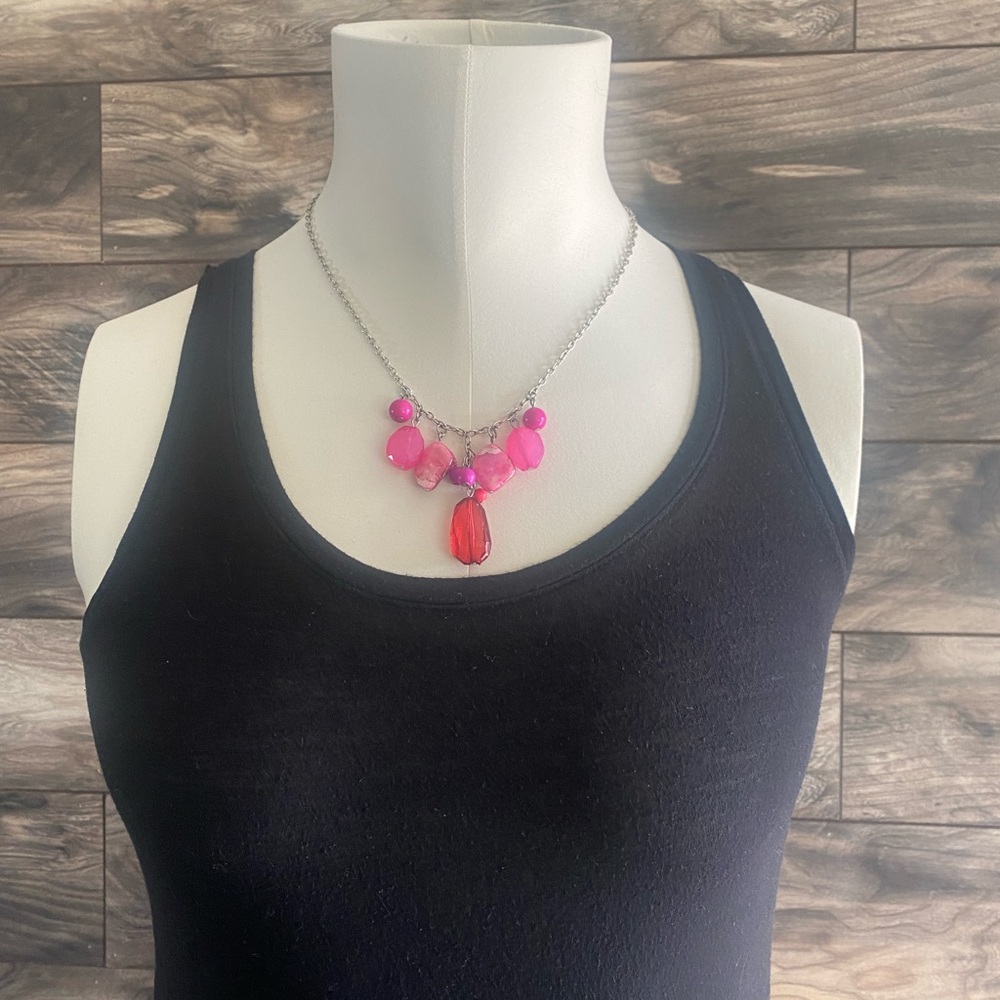 Pink dangle necklace - Picture 4 of 5